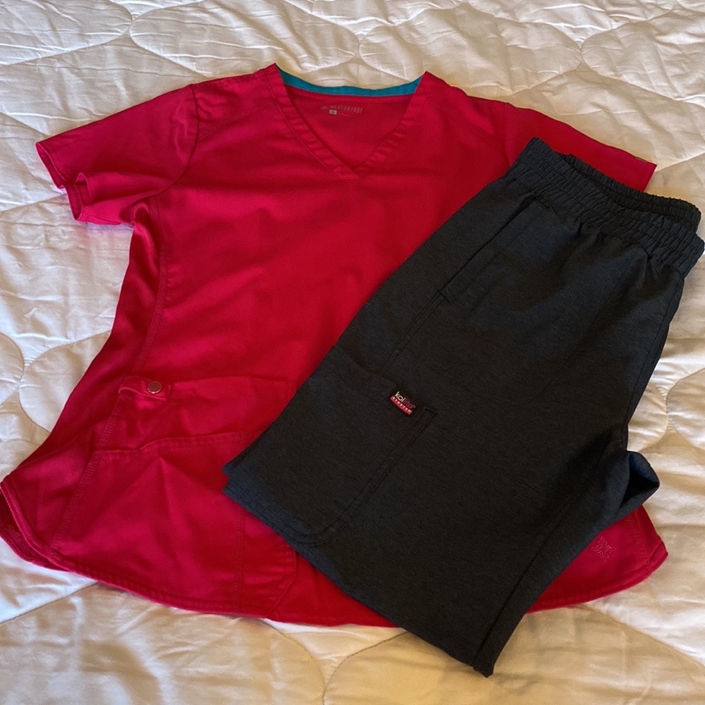 Med couture WOMENS jogger scrubs gently worn small top medium bottoms